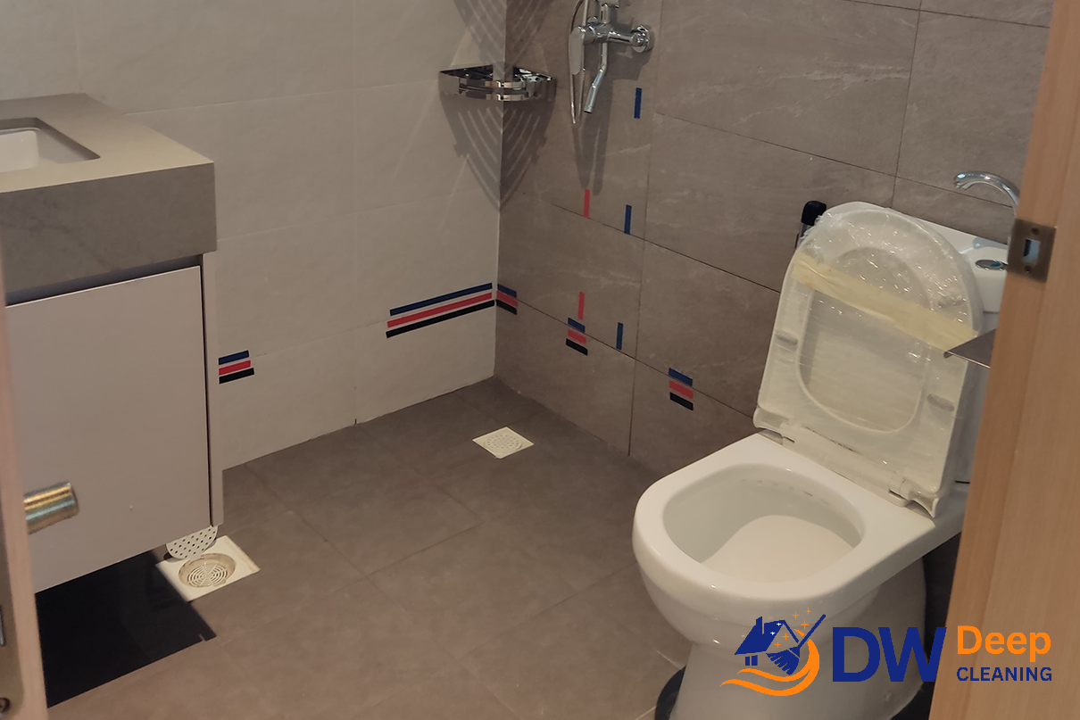 bathroom-post-renovation-cleaning-dw-deep-cleaning-singapore-hdb-sengkang-east-1